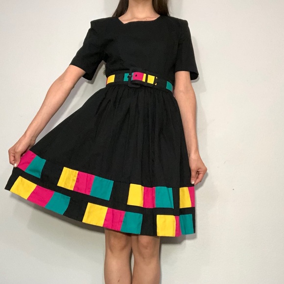 ‼️❗️SOLD❗️‼️1980s dress with color block details - Picture 2 of 6